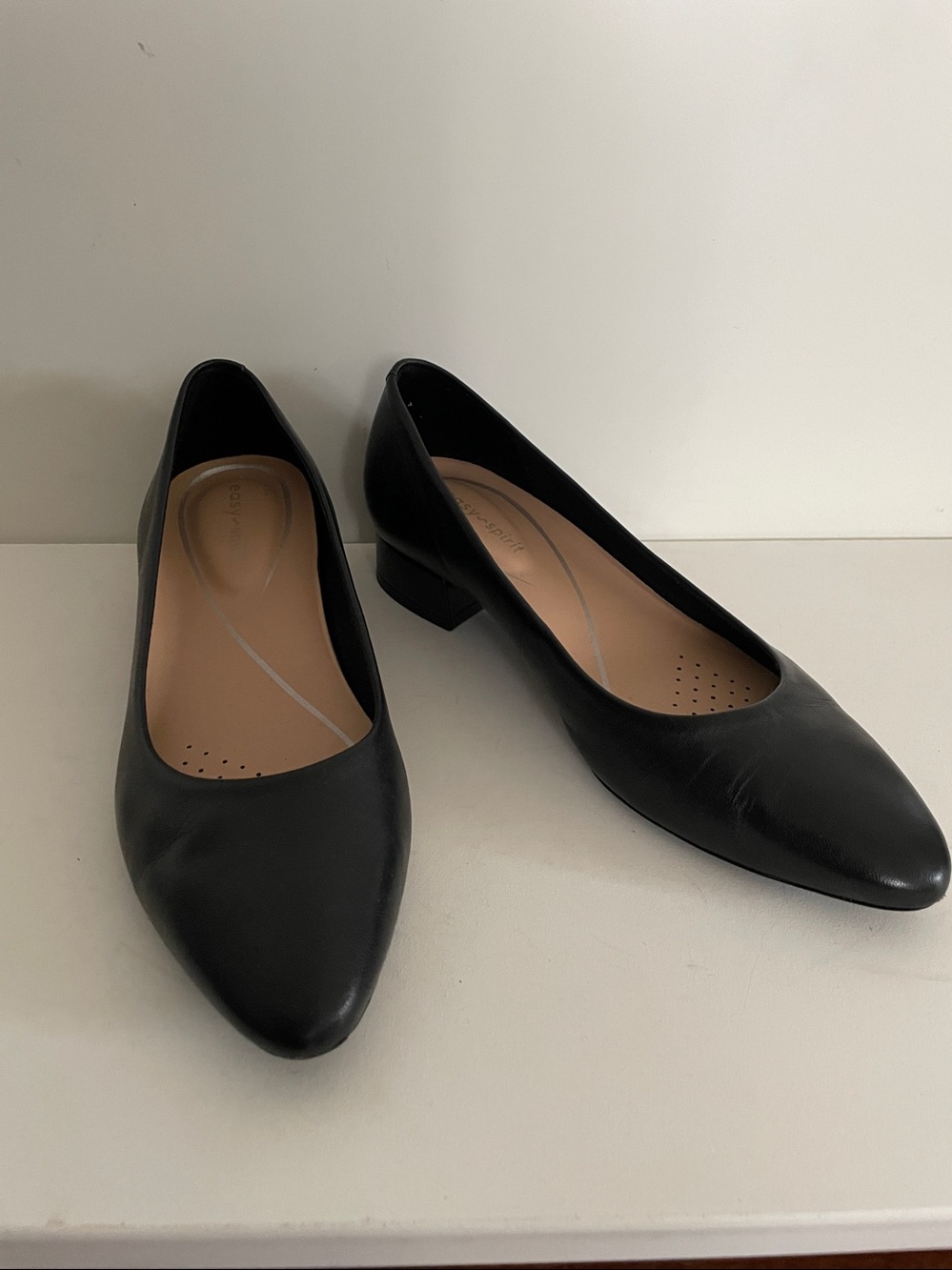 Easy Spirit Leather Almond Toe Low Block Heel Pumps Padded Insole